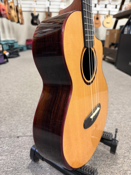 KALA KA-CT-SSRW-BG Solid Spruce/Rosewood Baritone Ukulele w/Case - Contour Series