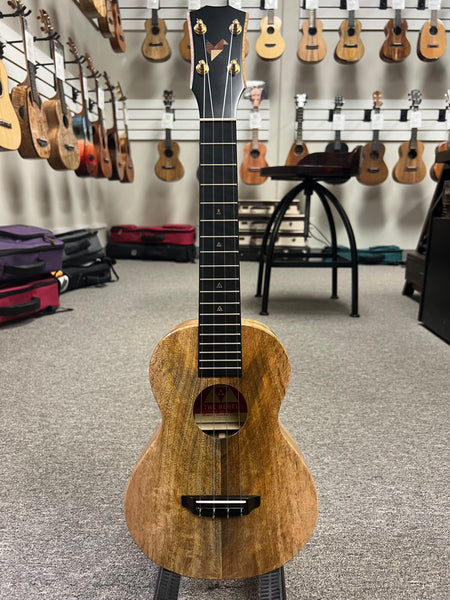 Rebel Double Creme Solid Mango Concert Ukulele w/Case - Matte Finish