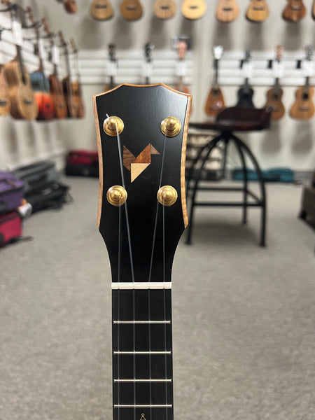 Rebel Double Creme Solid Mango Concert Ukulele w/Case - Matte Finish