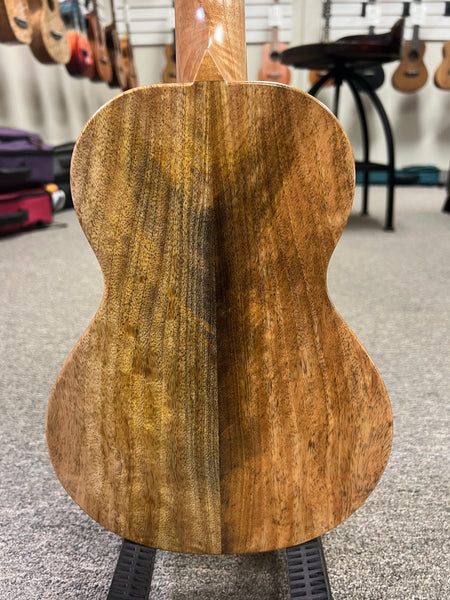 Rebel Double Creme Solid Mango Concert Ukulele w/Case - Matte Finish