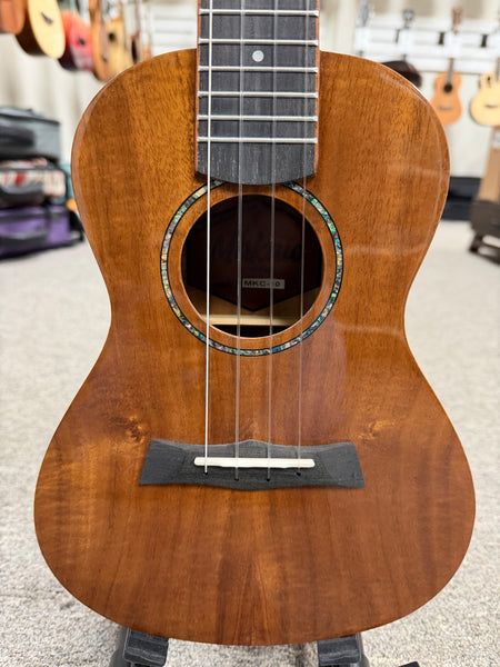Makaio MKC-10 Koa Concert Ukulele w/Case
