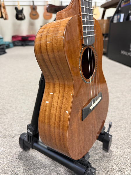 Makaio MKC-10 Koa Concert Ukulele w/Case