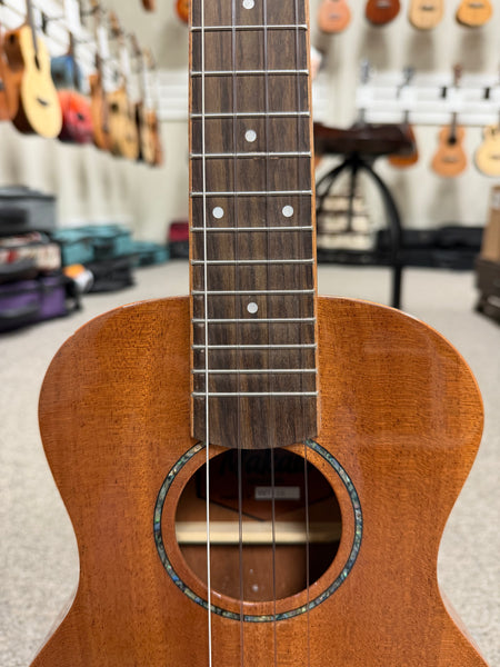 Makaio MMT-10 Mahogany Tenor Ukulele w/Case
