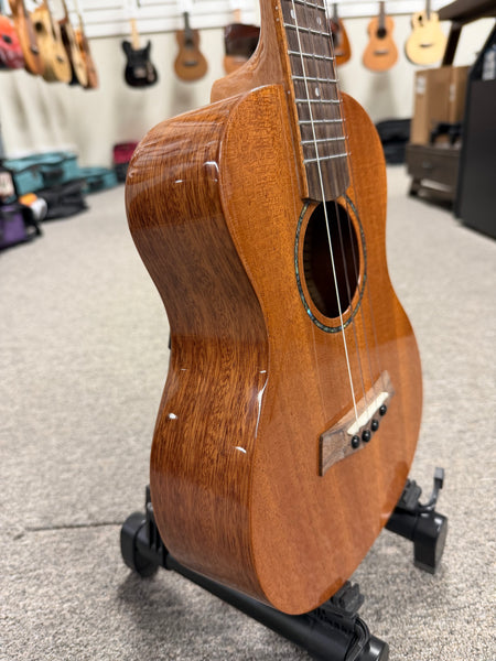 Makaio MMT-10 Mahogany Tenor Ukulele w/Case