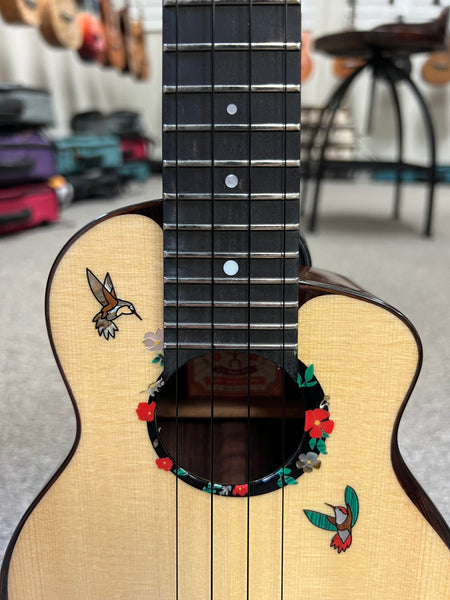 aNueNue US-200HB Hummingbird Soprano Ukulele w/Case - Moon Bird Series -  Solid Spruce/Solid Rosewood