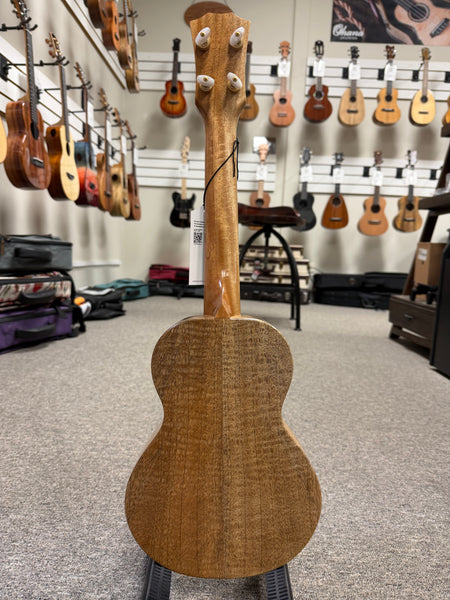 Rebel Double Creme Solid Mango Concert Ukulele w/Case - Matte Finish