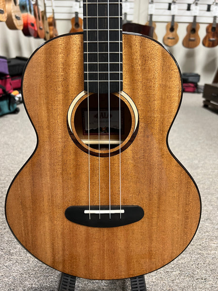 KALA KA-CT-SMH-BG Solid Mahogany Baritone Ukulele w/Case - Contour Series