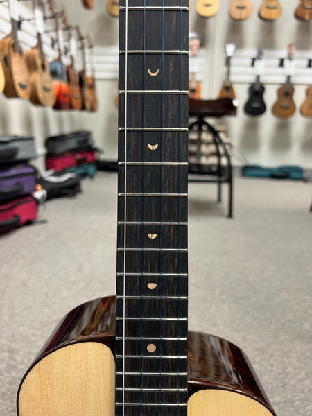 aNueNue UB-200 Baritone Ukulele w/Case - Moon Bird Series -  Solid Spruce/Solid Rosewood