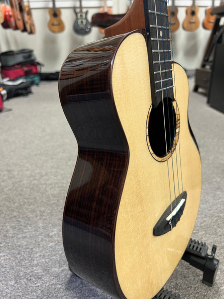 aNueNue UB-200 Baritone Ukulele w/Case - Moon Bird Series -  Solid Spruce/Solid Rosewood