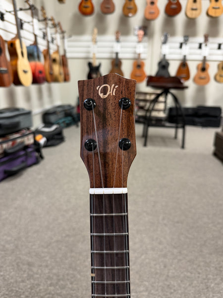 Oli X1-CA Solid Acacia Concert Ukulele w/Case