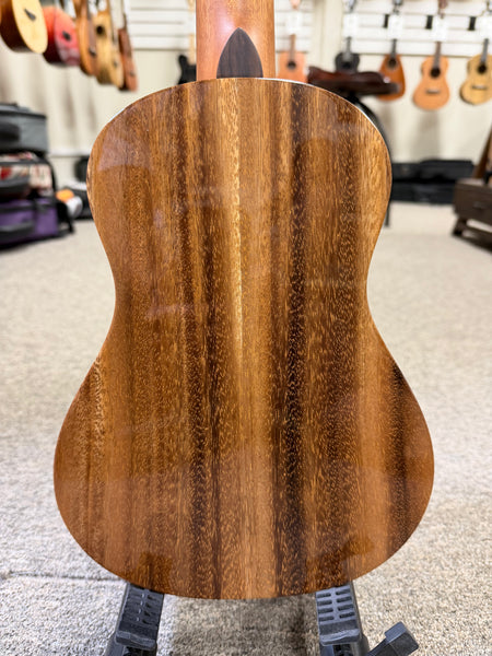 Oli X1-CA Solid Acacia Concert Ukulele w/Case