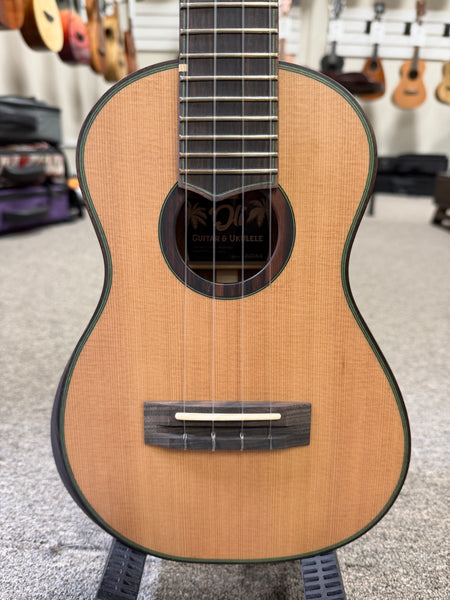 Oli L2-CCA-S Solid Cedar/Acacia Concert Ukulele w/Case
