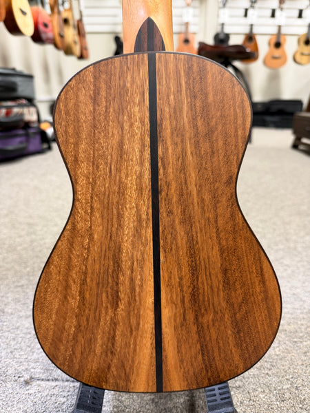 Oli L2-CCA-S Solid Cedar/Acacia Concert Ukulele w/Case