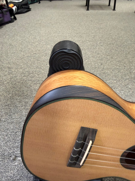 Oli L2-CCA-S Solid Cedar/Acacia Concert Ukulele w/Case