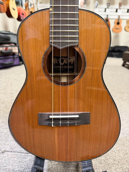 Oli L2-TCR Solid Cedar/Rosewood Tenor Ukulele w/Case