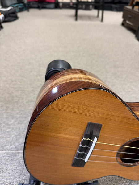 Oli L2-TCR Solid Cedar/Rosewood Tenor Ukulele w/Case