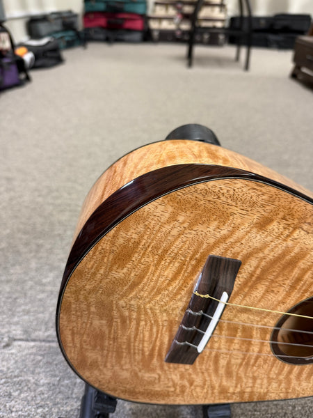 Oli L2-TPMG Solid Mango Pineapple Tenor Ukulele w/Case