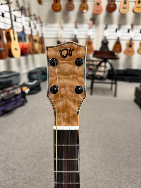 Oli L2-TQM-BL Solid Quilted Maple Ocean Blue Tenor Ukulele w/Case