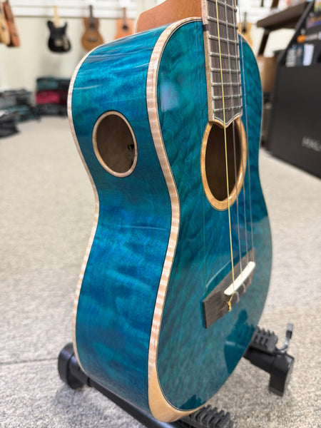 Oli L2-TQM-BL Solid Quilted Maple Ocean Blue Tenor Ukulele w/Case