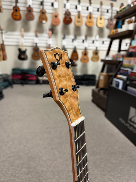 Oli L2-TQM-BL Solid Quilted Maple Ocean Blue Tenor Ukulele w/Case