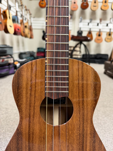 Oli L-BA Solid Acacia Baritone Ukulele w/Case