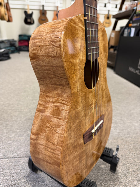 Oli L-BMG Solid Mango Baritone Ukulele w/Case