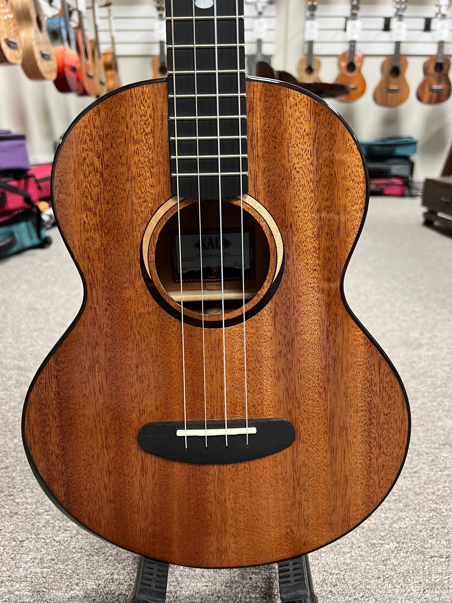 KALA KA-CT-SMH-BG Solid Mahogany Baritone Ukulele w/Case - Contour Series