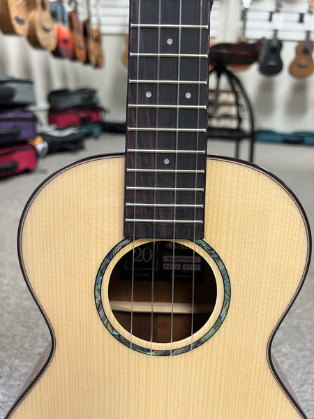 KALA KA-20th-SQS-T Solid Spruce/Quilted Sapele Tenor Ukulele w/Case - 20th Anniversary Limited Edition