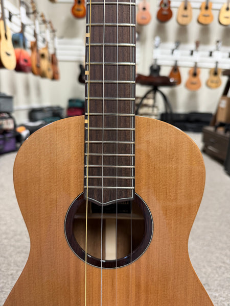 Oli L1-BCA Solid Cedar/Acacia Baritone Ukulele w/Case