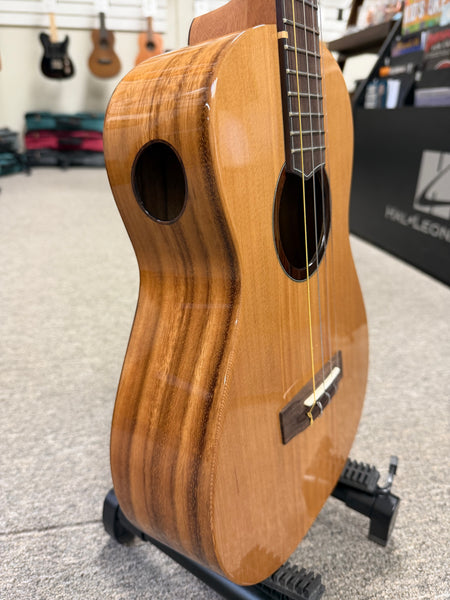 Oli L1-BCA Solid Cedar/Acacia Baritone Ukulele w/Case