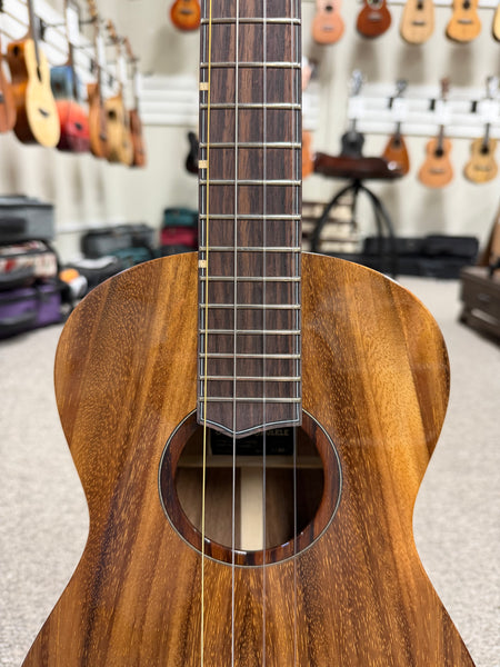 Oli L1-BA Solid Acacia Baritone Ukulele w/Case
