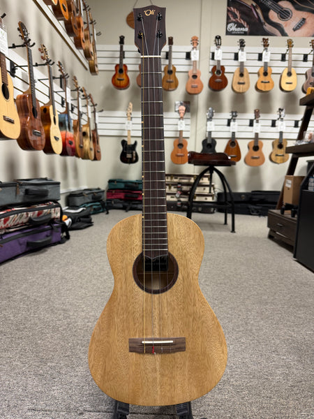 Oli L1-BMG-S Solid Mango Baritone Satin Ukulele w/Case