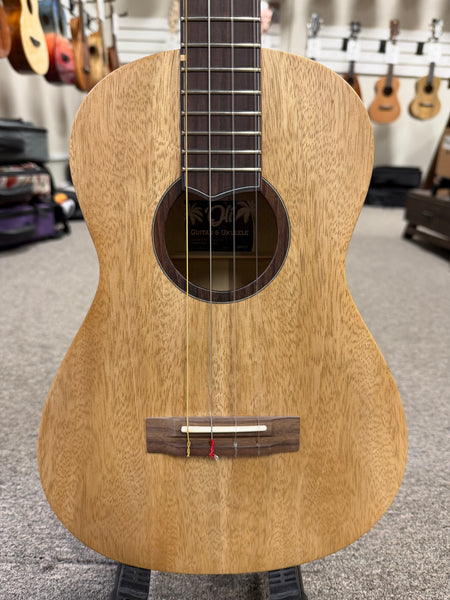Oli L1-BMG-S Solid Mango Baritone Satin Ukulele w/Case