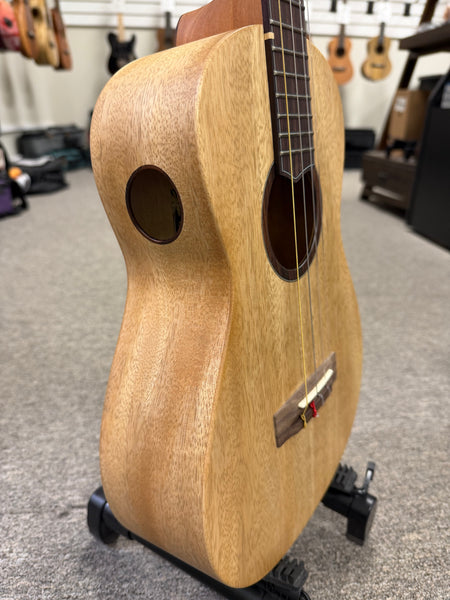 Oli L1-BMG-S Solid Mango Baritone Satin Ukulele w/Case