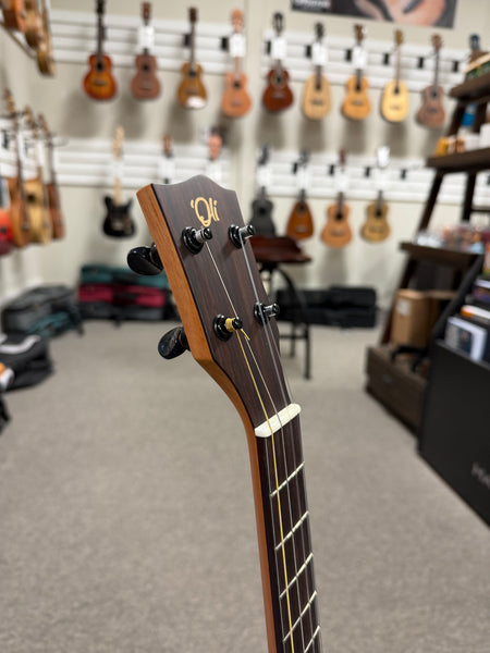 Oli L1-BMG-S Solid Mango Baritone Satin Ukulele w/Case