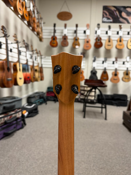 Oli L1-BMG-S Solid Mango Baritone Satin Ukulele w/Case