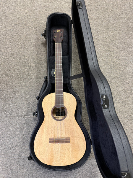 Oli L1-BMG-S Solid Mango Baritone Satin Ukulele w/Case