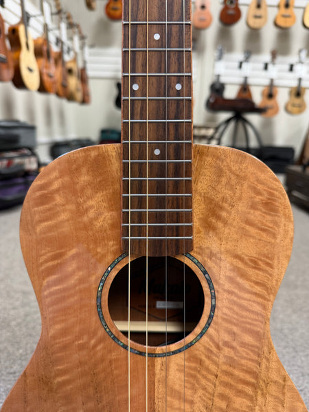 Makaio MSMBS-10E Steel String Spalted Mango Electric Baritone Ukulele w/Case