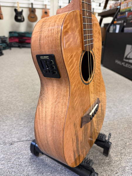 Makaio MSMBS-10E Steel String Spalted Mango Electric Baritone Ukulele w/Case