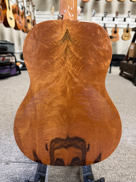 Makaio MSMBS-10E Steel String Spalted Mango Electric Baritone Ukulele w/Case