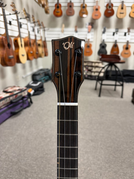 Oli L2-BQM Solid Quilted Maple Baritone Ukulele w/Case
