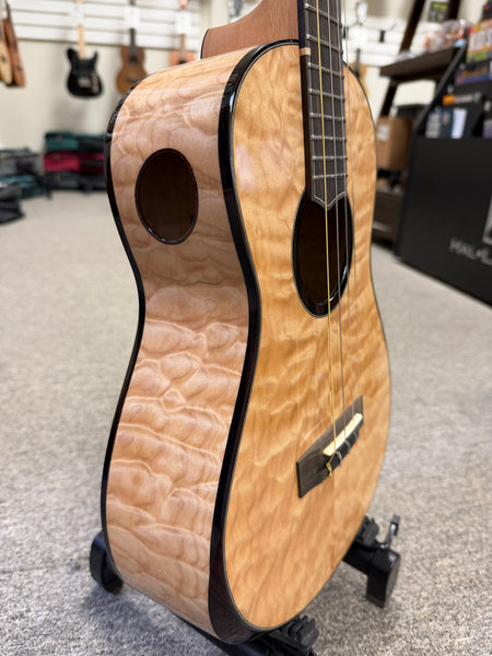 Oli L2-BQM Solid Quilted Maple Baritone Ukulele w/Case