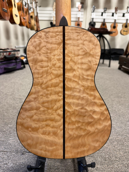 Oli L2-BQM Solid Quilted Maple Baritone Ukulele w/Case
