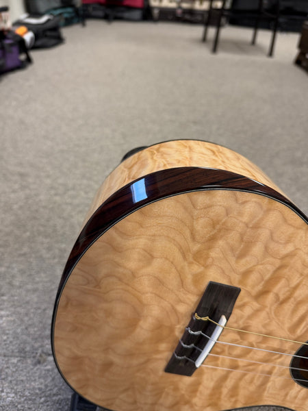 Oli L2-BQM Solid Quilted Maple Baritone Ukulele w/Case