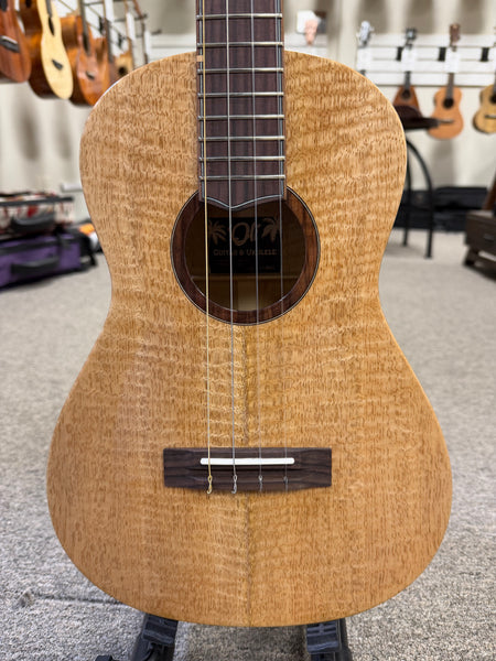 Oli L1-BMG Solid Mango Baritone Ukulele w/Case