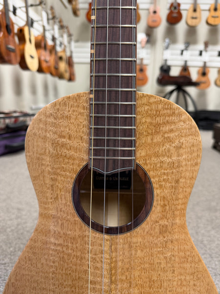 Oli L1-BMG Solid Mango Baritone Ukulele w/Case