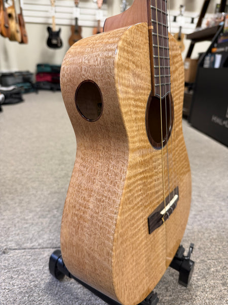 Oli L1-BMG Solid Mango Baritone Ukulele w/Case