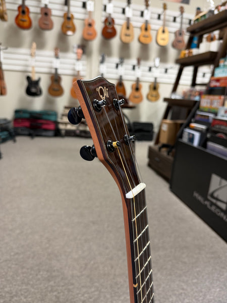 Oli L2-TSE Solid Spruce/Ebony Tenor Ukulele w/Case