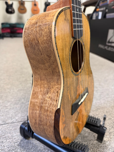 Makaio MSMT-20 Solid Spalted Mango Tenor Ukulele w/Case #1 - Comfort Armrest