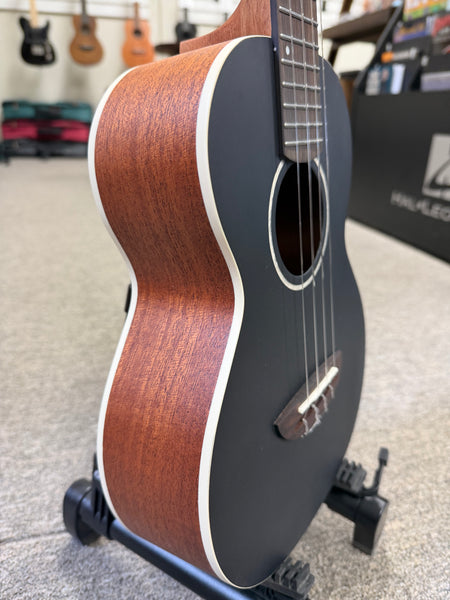 Flight Iris Solid Spruce/Mahogany Tenor Ukulele w/Case - Black